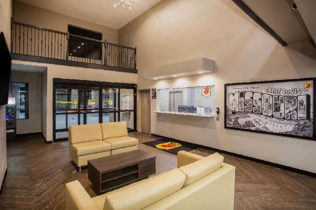 super 8 by wyndham st louis north