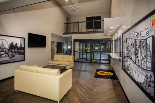 super 8 by wyndham st louis north