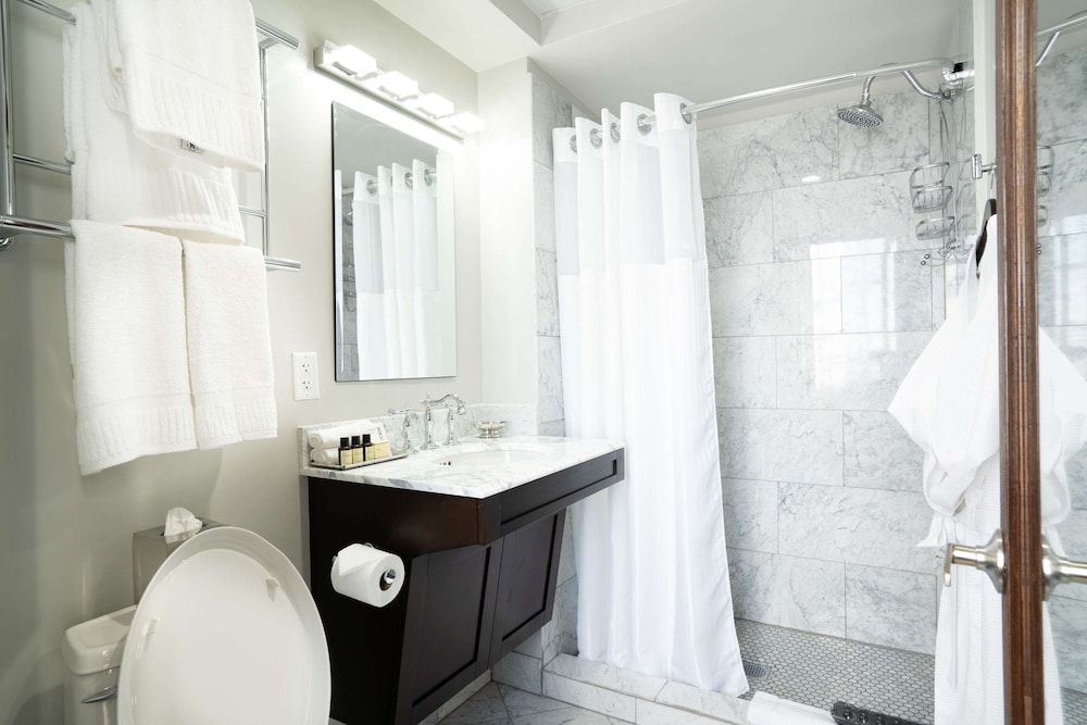 the esquire hotel downtown gastonia ascend hotel collection