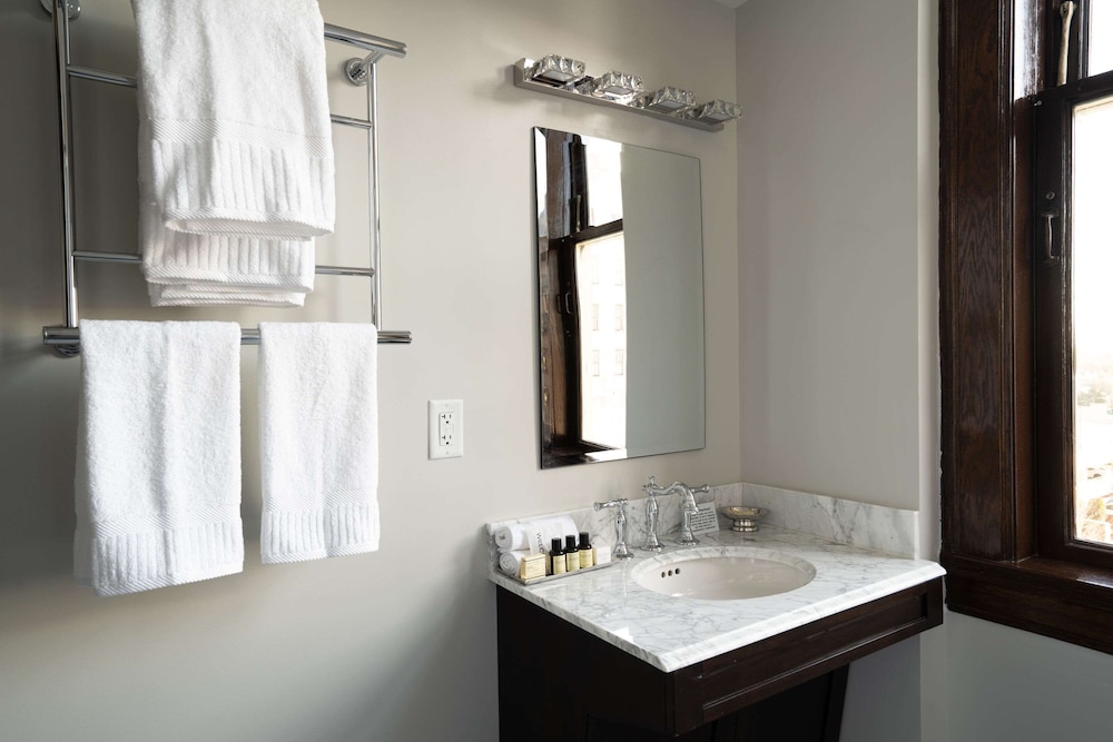 the esquire hotel downtown gastonia ascend hotel collection