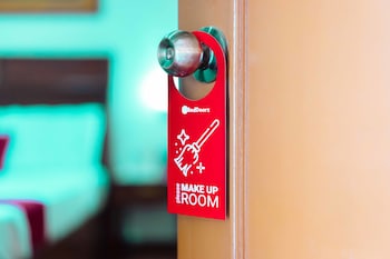 reddoorz la casa guesthouse