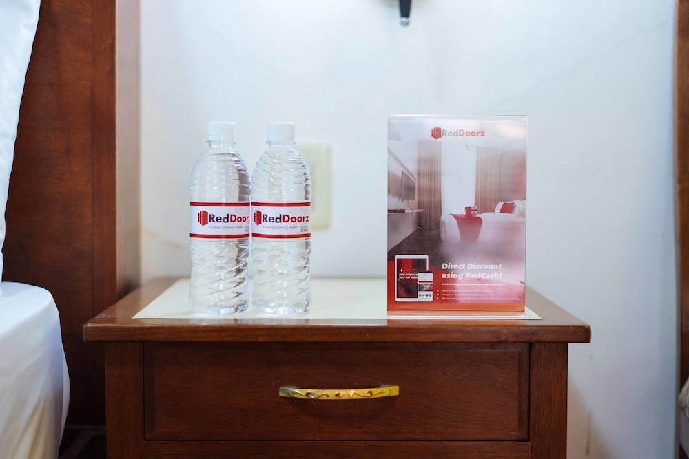 reddoorz la casa guesthouse