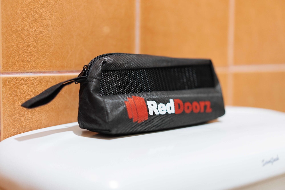 reddoorz la casa guesthouse