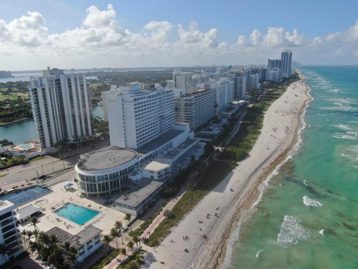 castle beach club condominiums by new point miami