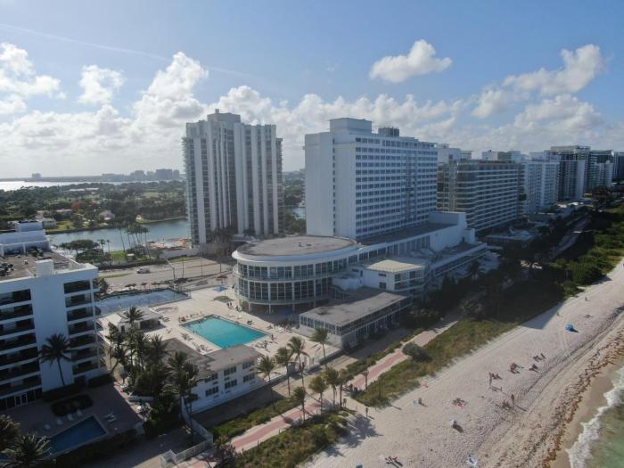 castle beach club condominiums by new point miami