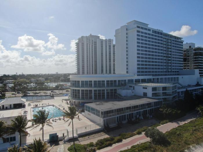castle beach club condominiums by new point miami