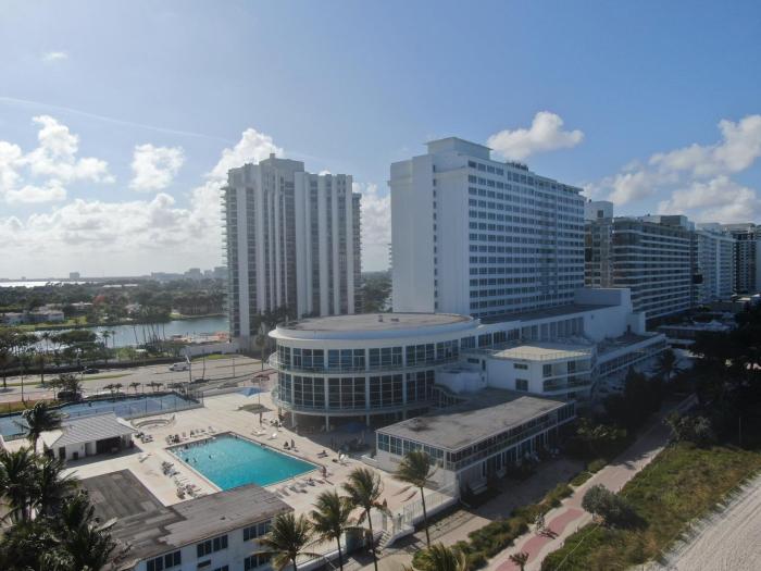 castle beach club condominiums by new point miami