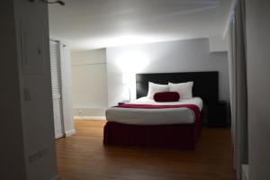 castle beach club condominiums by new point miami