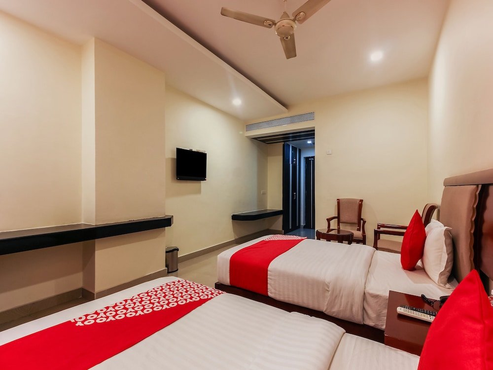 Oyo 24799 Redlas Inn,In Sangareddi,3 star
