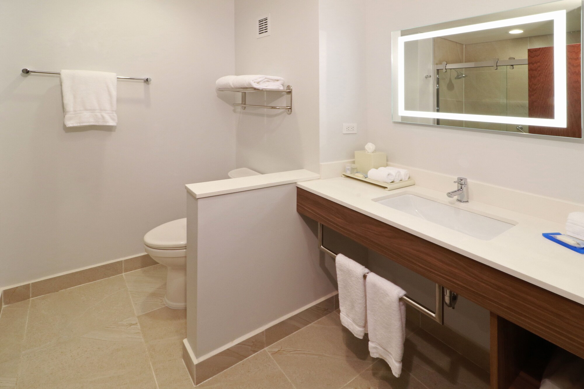 holiday inn express and suites ensenada centro an ihg hotel