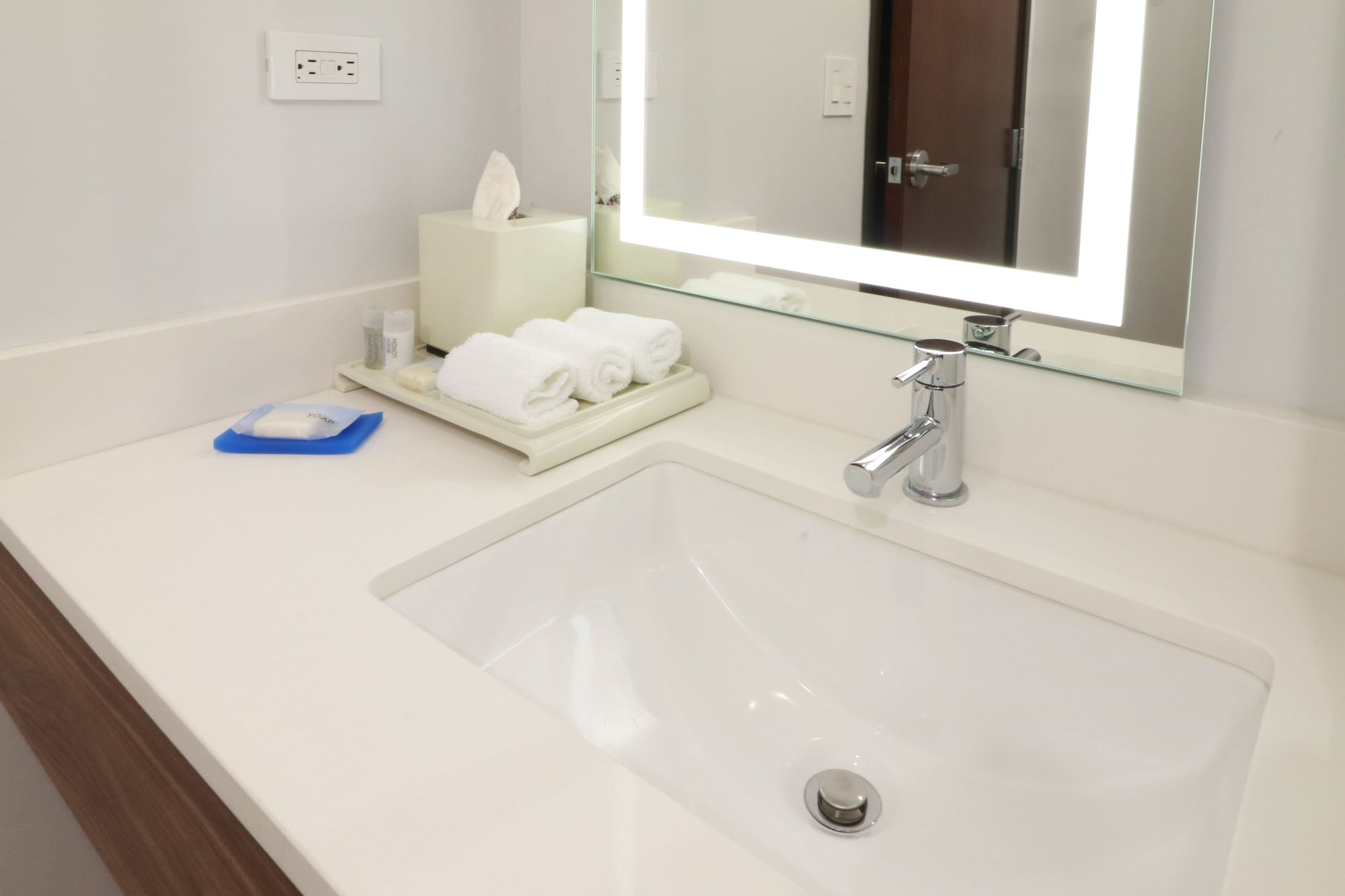 holiday inn express and suites ensenada centro an ihg hotel