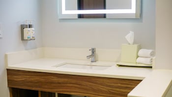 Holiday Inn Express And Suites Ensenada Centro, An Ihg Hotel,Ensenada>>El Sauzal,3 star