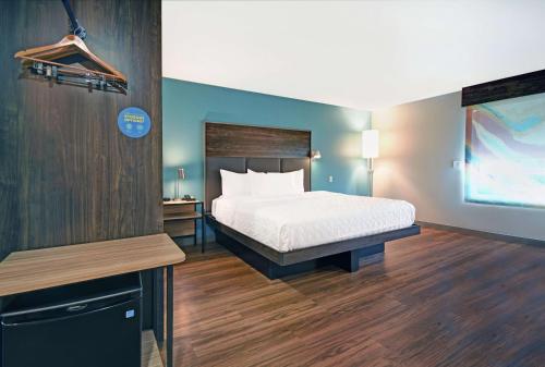 tru by hilton grand rapids airport