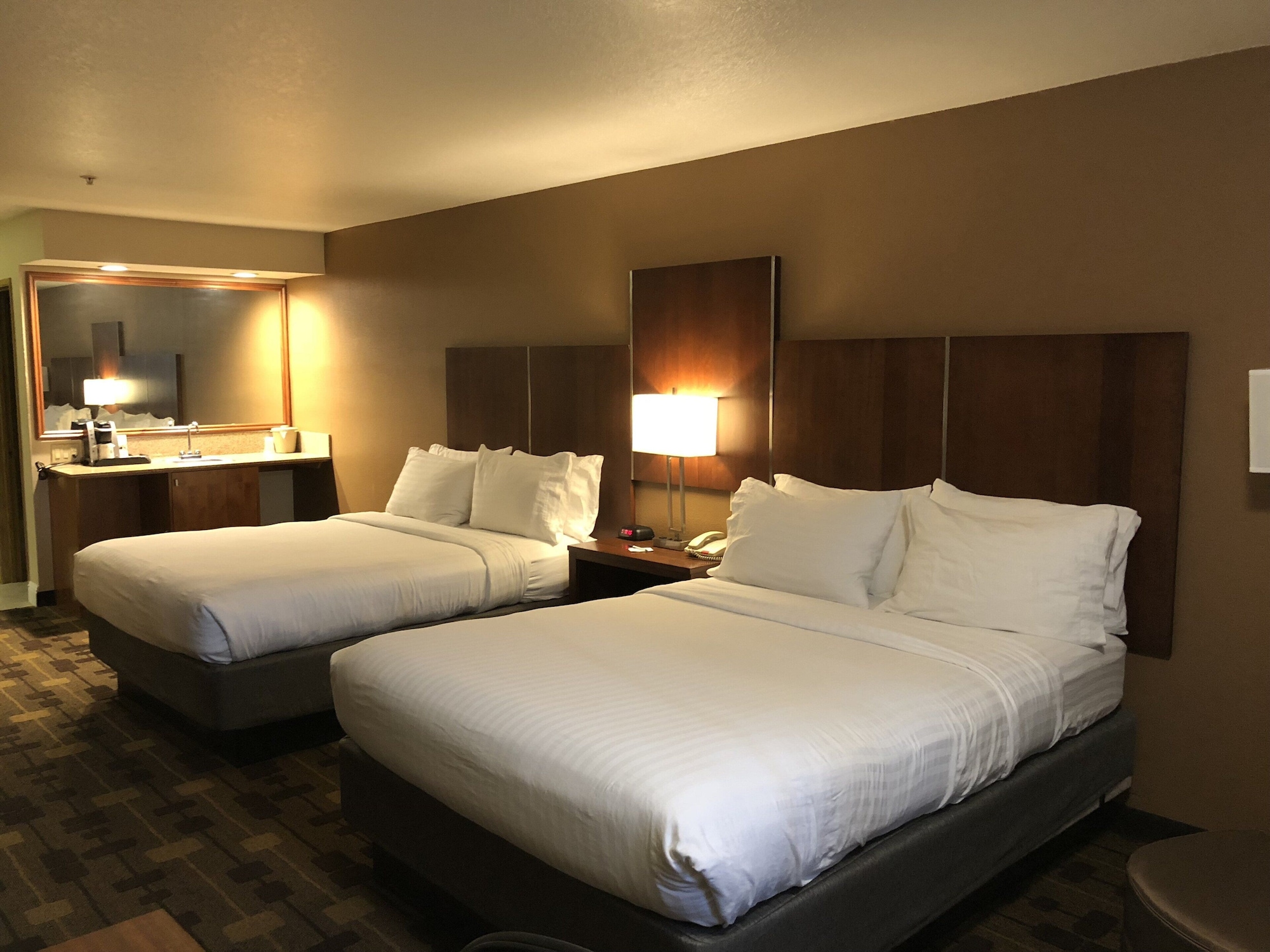 holiday inn express hotel and suites corning by ihg