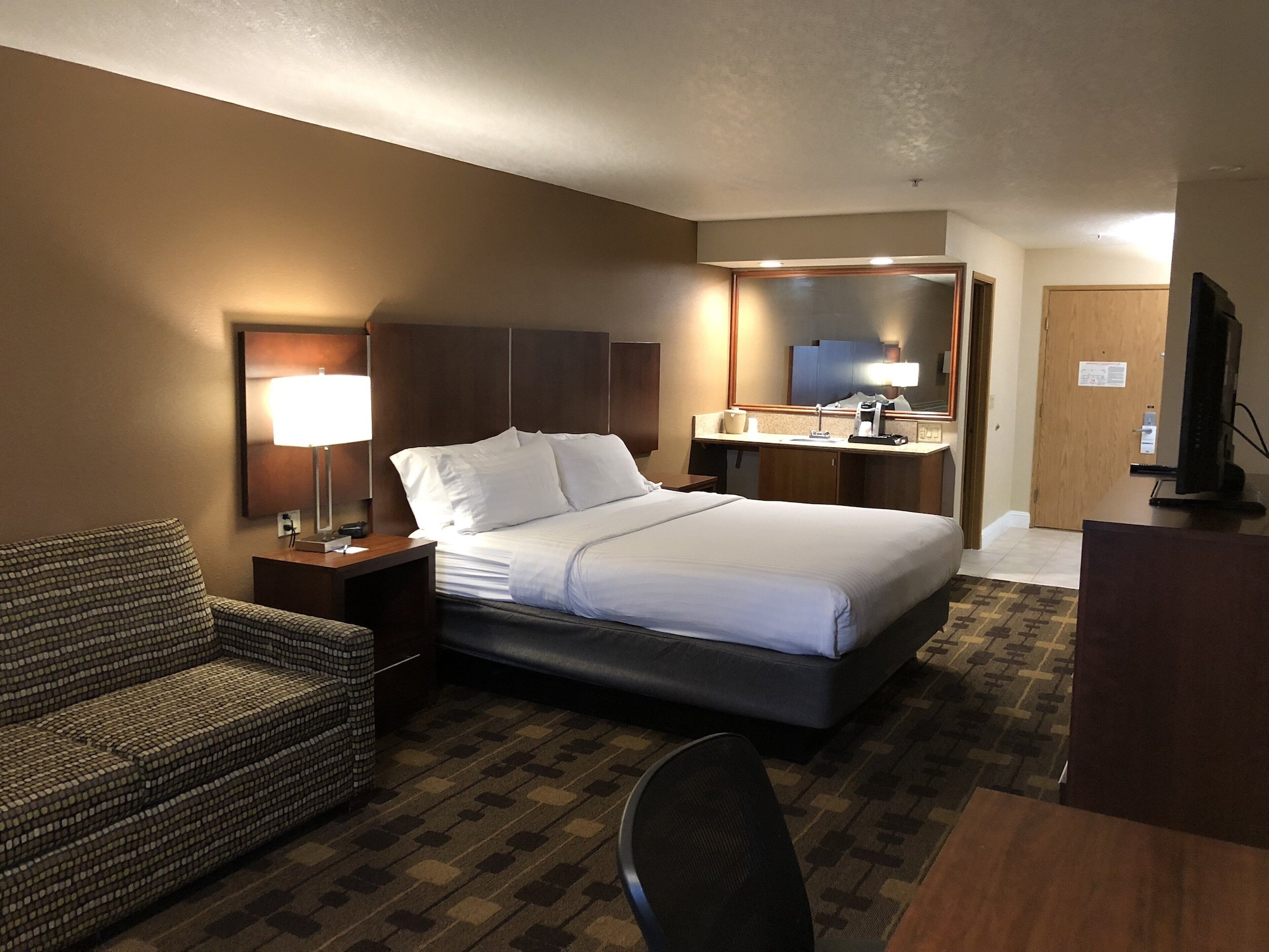 holiday inn express hotel and suites corning by ihg
