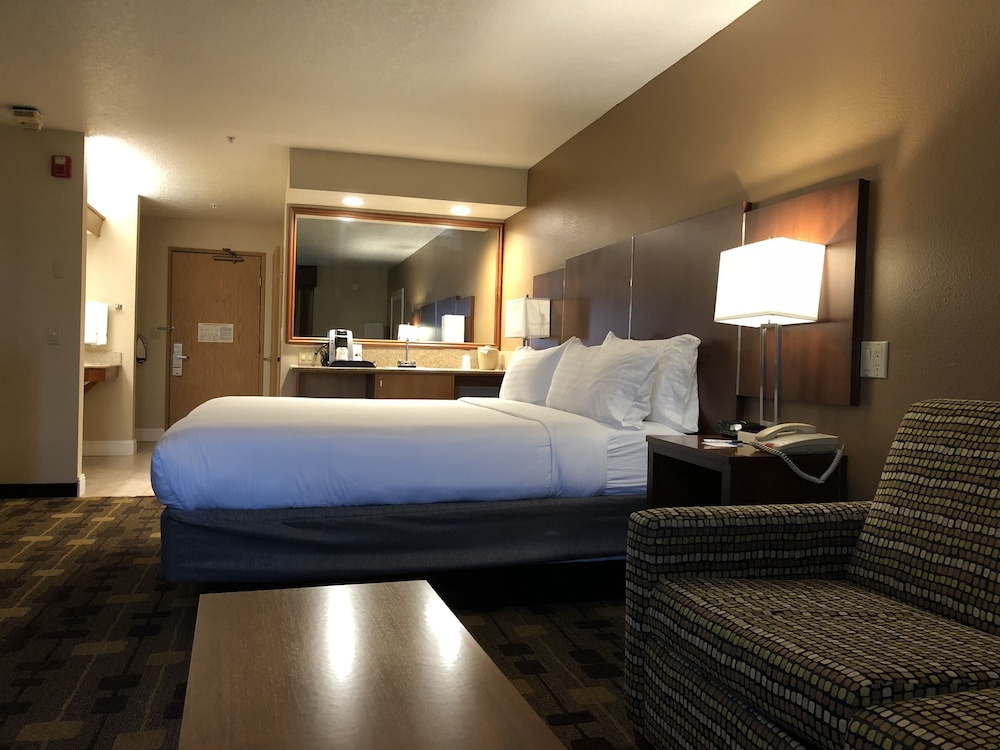 holiday inn express hotel and suites corning by ihg
