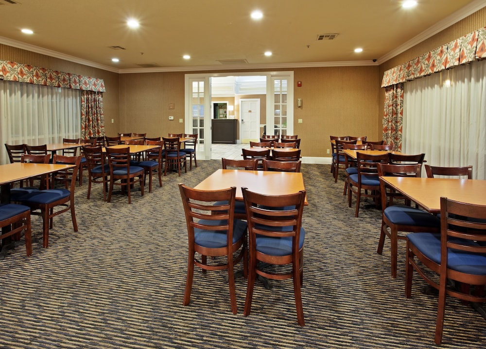 holiday inn express hotel and suites corning by ihg