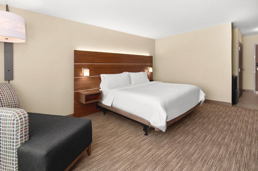 holiday inn express hotel and suites corning by ihg