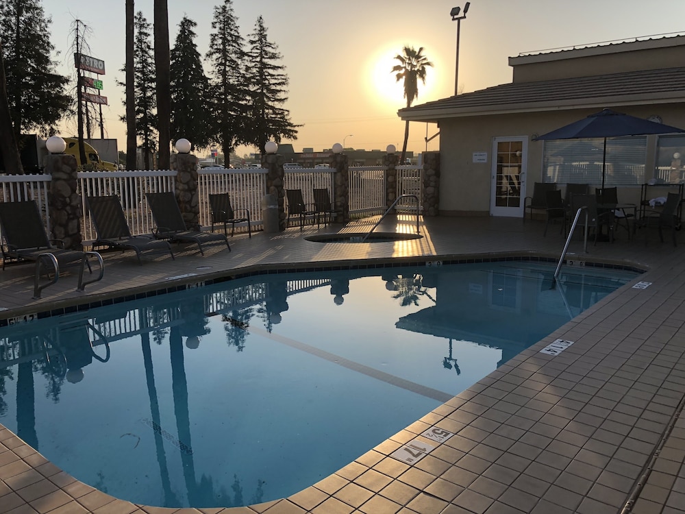holiday inn express hotel and suites corning by ihg