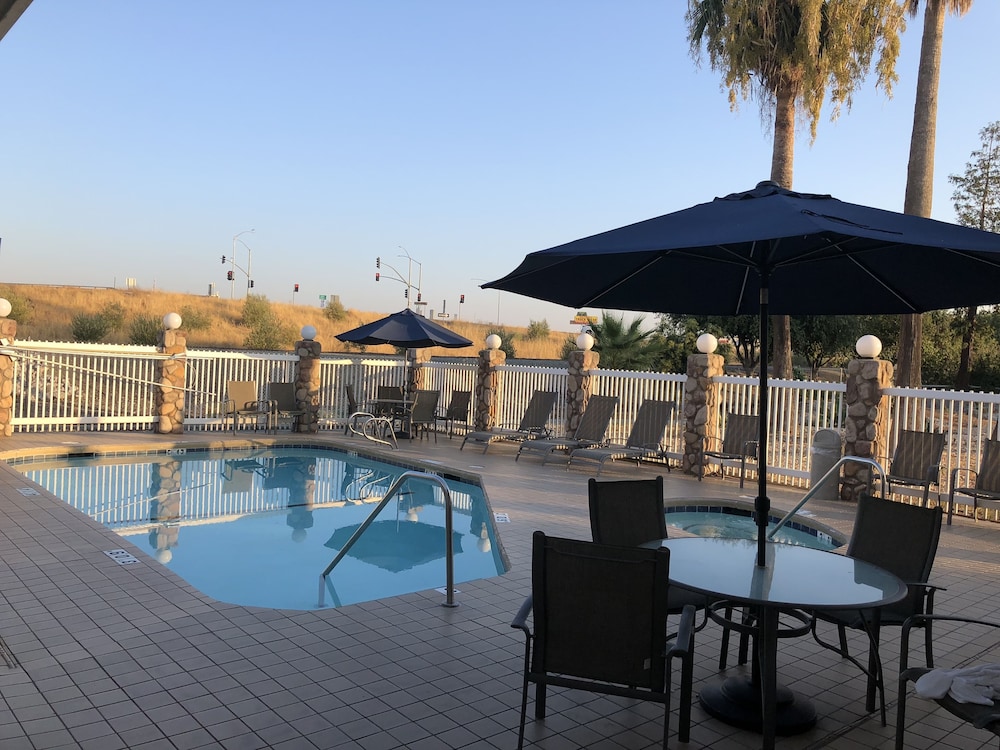 holiday inn express hotel and suites corning by ihg