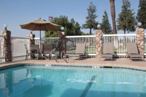 holiday inn express hotel and suites corning by ihg
