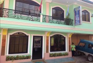 divine castle travelers inn