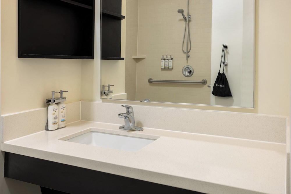 candlewood suites chester philadelphia international airport an ihg hotel