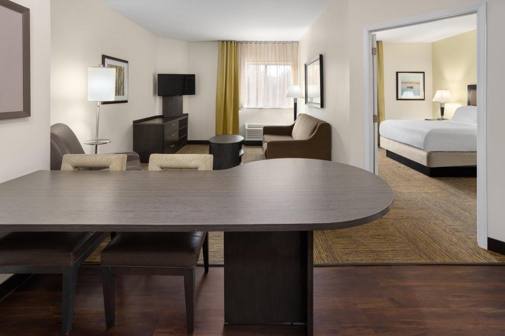 candlewood suites chester philadelphia international airport an ihg hotel