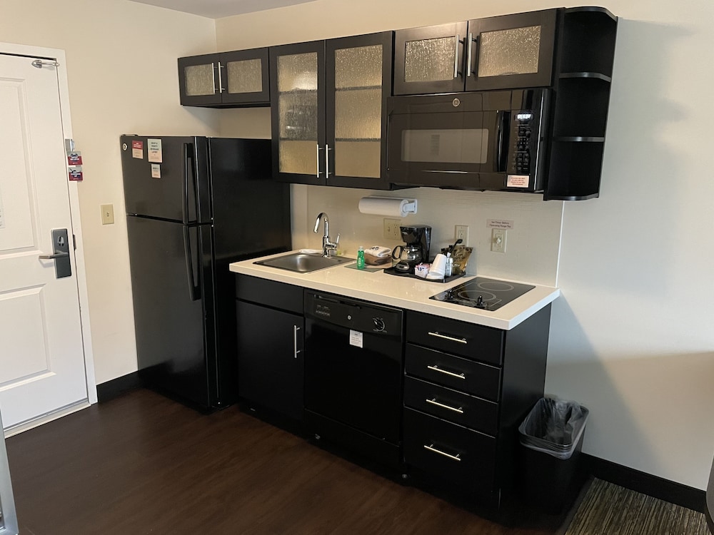 candlewood suites chester philadelphia international airport an ihg hotel