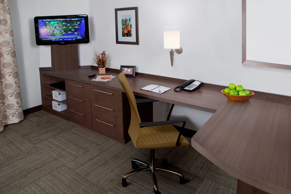 candlewood suites chester philadelphia international airport an ihg hotel