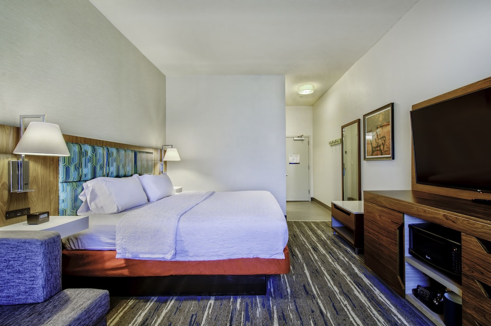 hampton inn cortland