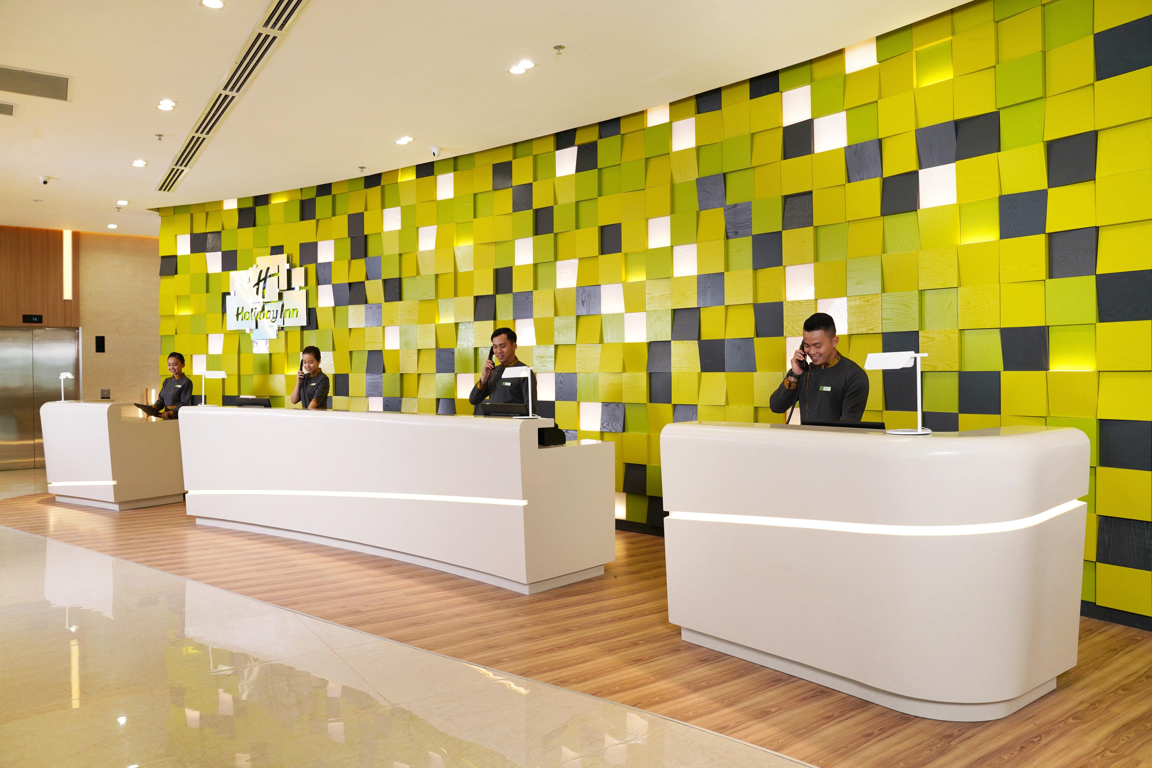 holiday inn and suites saigon airport
