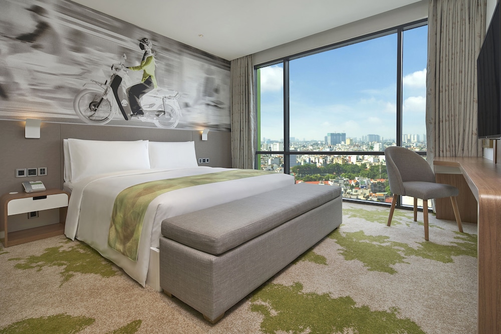 holiday inn and suites saigon airport