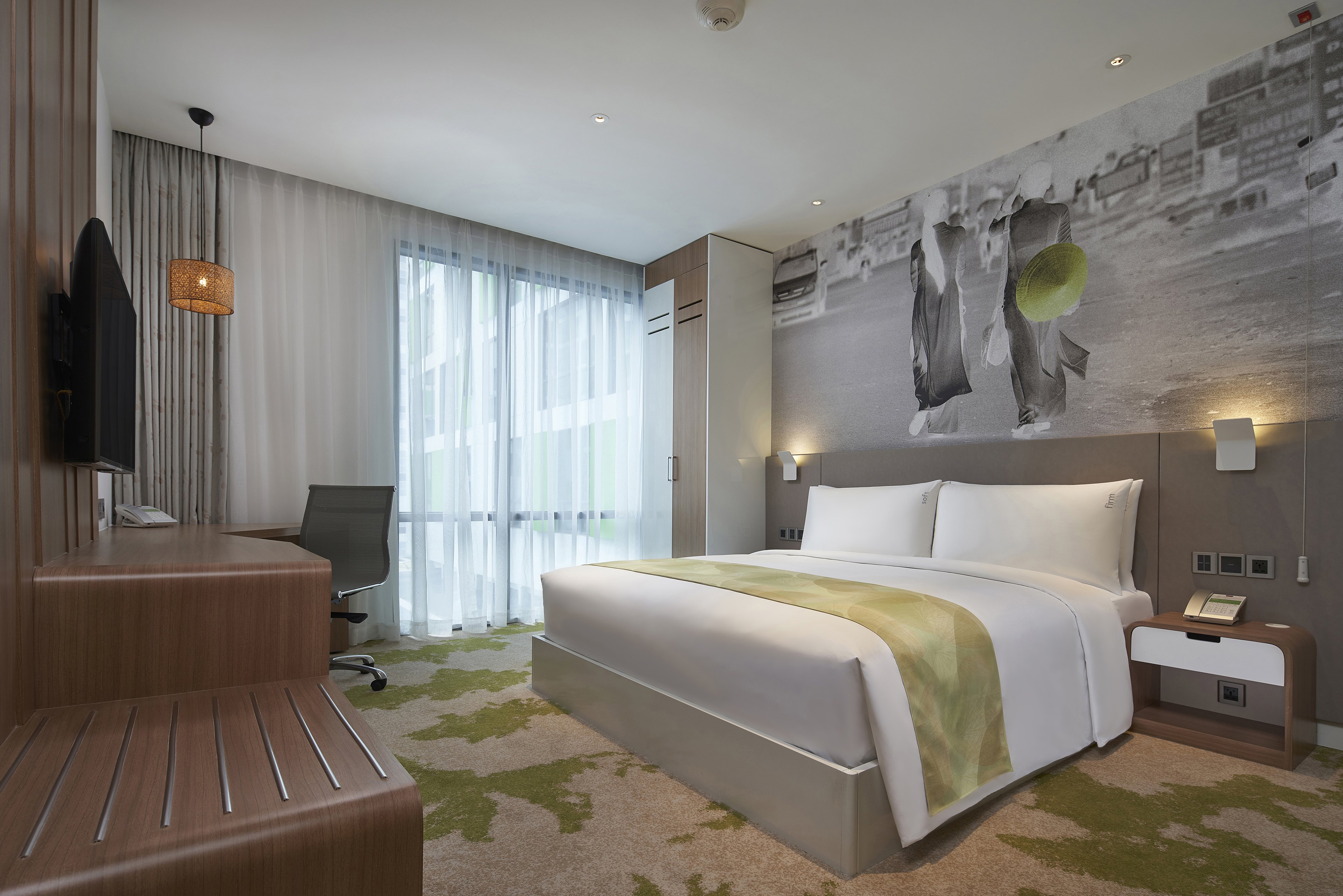 holiday inn and suites saigon airport