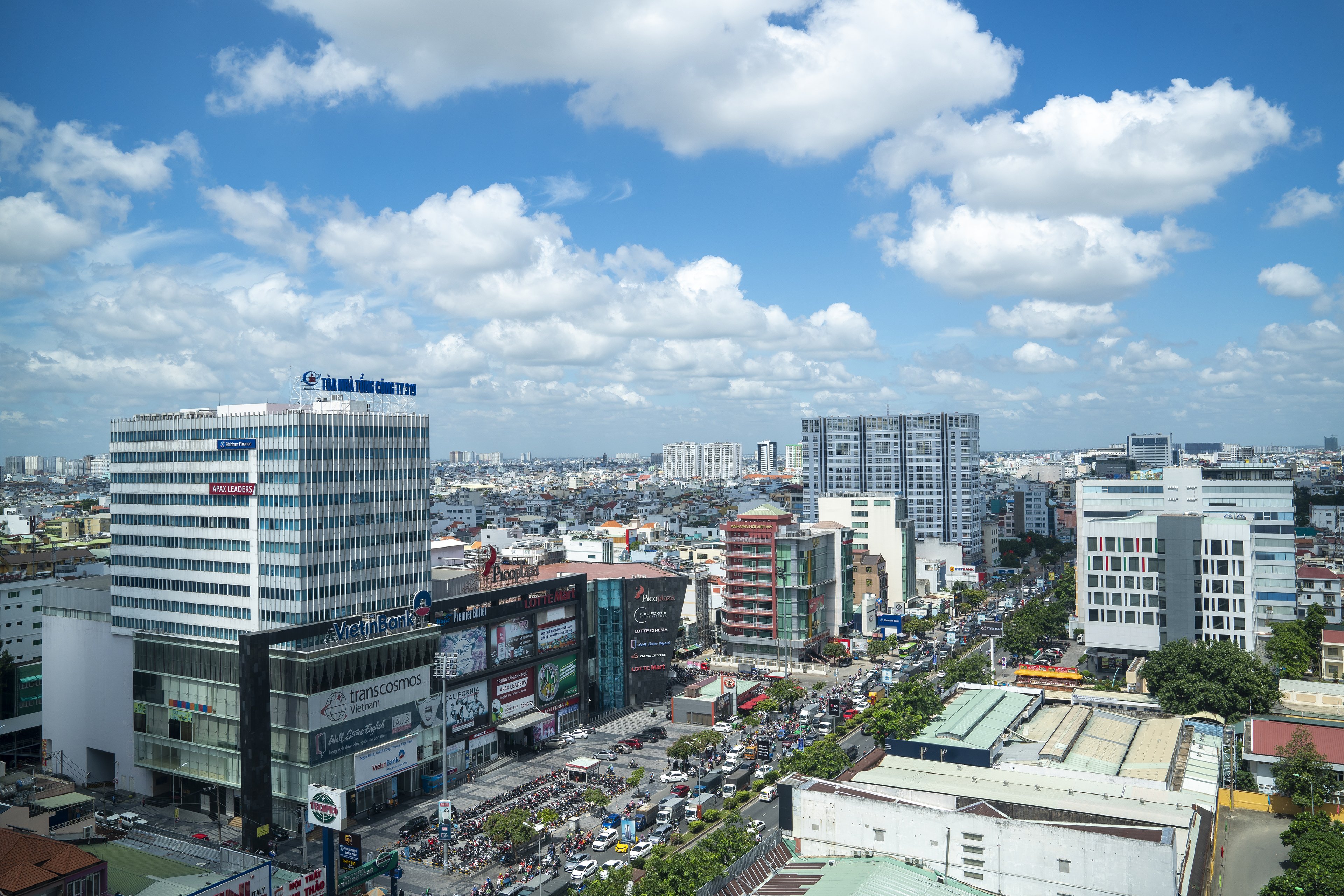 holiday inn and suites saigon airport