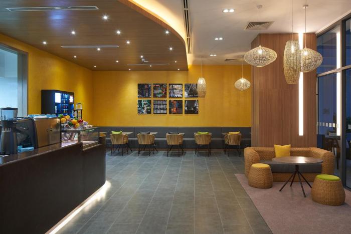 holiday inn and suites saigon airport