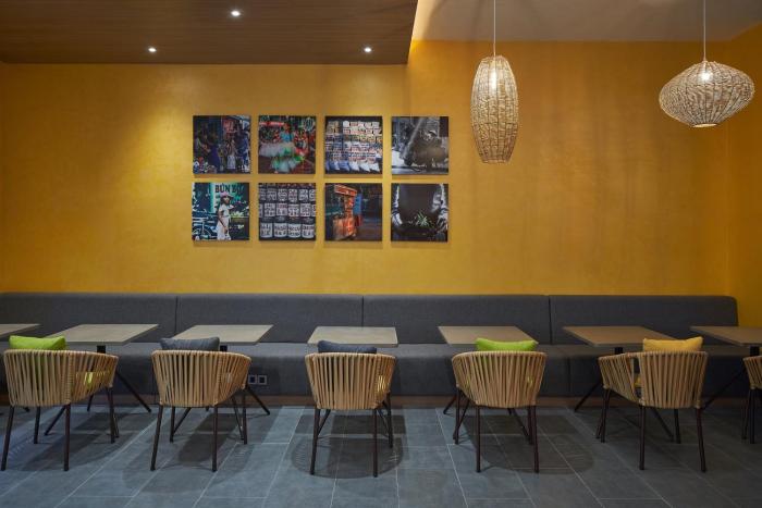 holiday inn and suites saigon airport