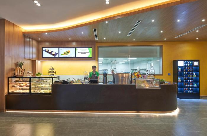 holiday inn and suites saigon airport
