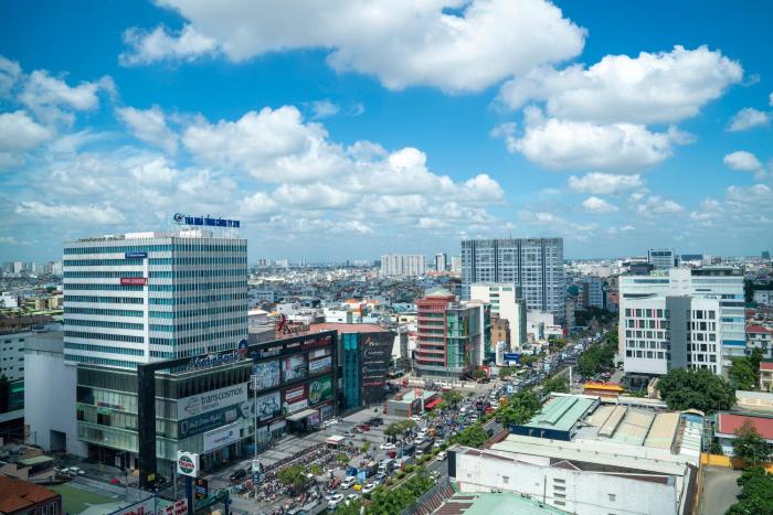 holiday inn and suites saigon airport