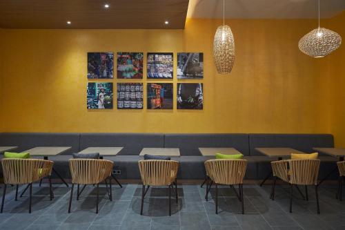 holiday inn and suites saigon airport