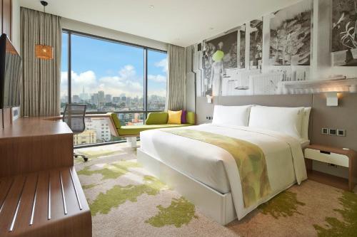 holiday inn and suites saigon airport