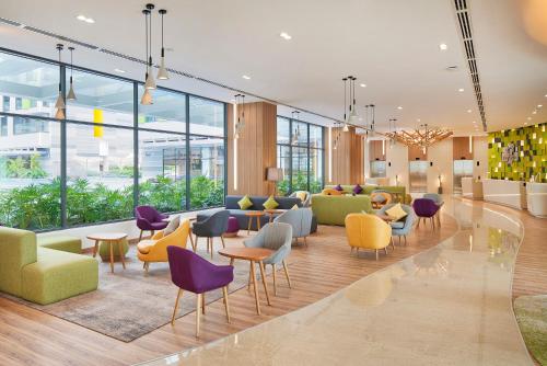 holiday inn and suites saigon airport