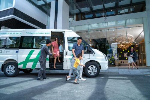holiday inn and suites saigon airport