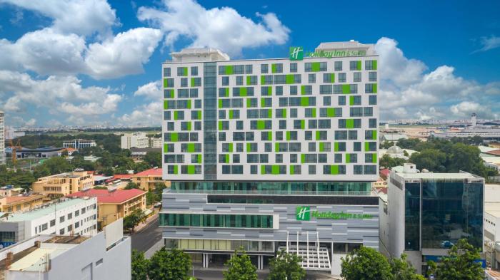 holiday inn and suites saigon airport