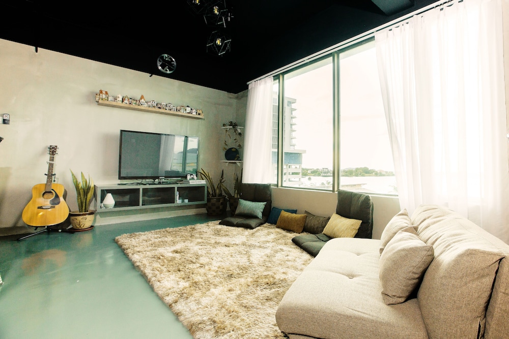 homy seafront hostel