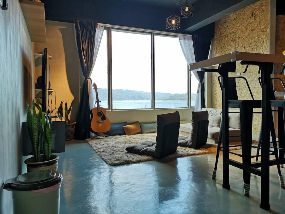 homy seafront hostel