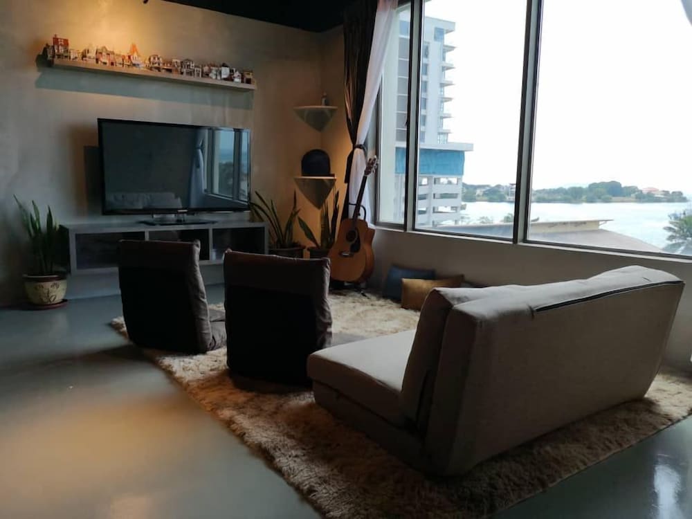 homy seafront hostel