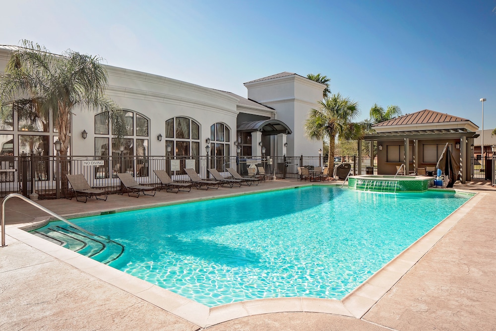 courtyard houma