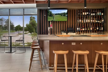 springhill suites by marriott milwaukee west wauwatosa