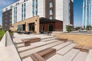 springhill suites by marriott milwaukee west wauwatosa